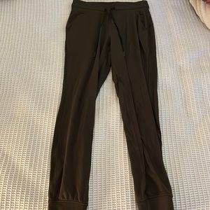 Lululemon size 6 dark green sweatpants